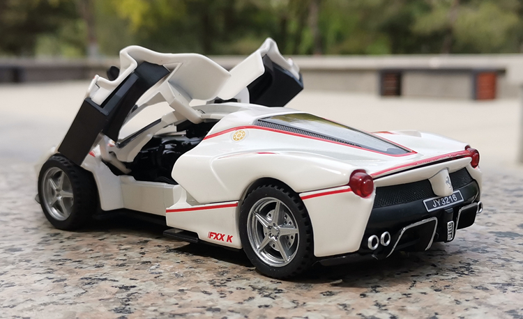 132法拉利车模超跑132跑车玩具拉法fxxk合金仿真摆件三开门声光回力