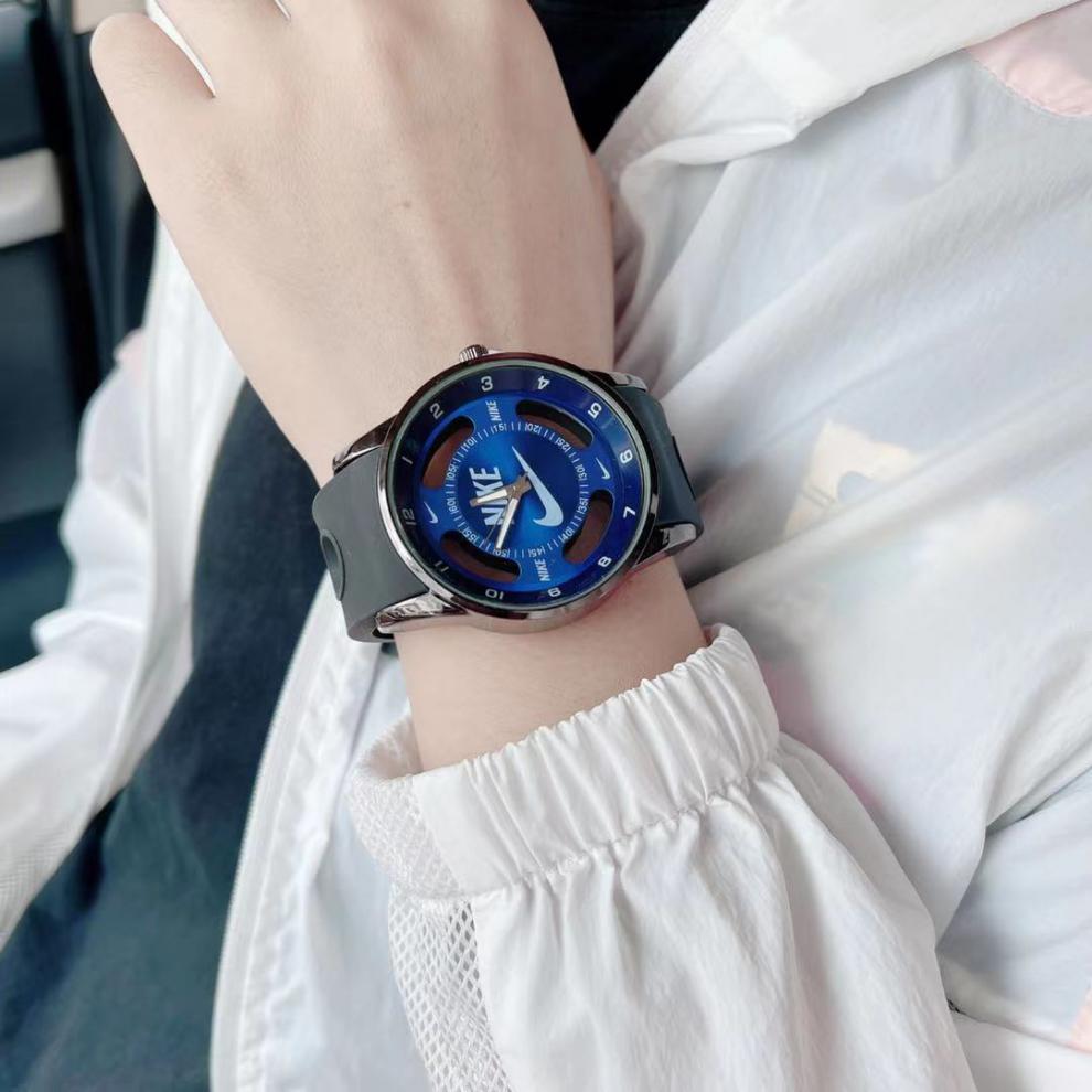 适用于高颜值帅气手表学生情侣多功能夜光运动百搭石英表男女青少年