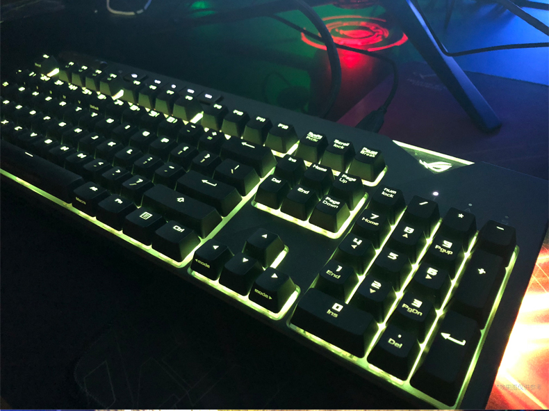 华硕(asus)rog耀光2幻电竞游戏客制化机械键盘有线pbt全键帽热插拔