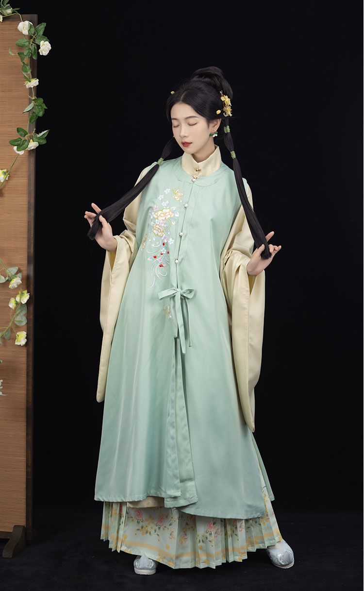 宫九歌 宫羽衣秋意浓汉服女明制立领长袄中国风秋冬刺绣三件套装h10