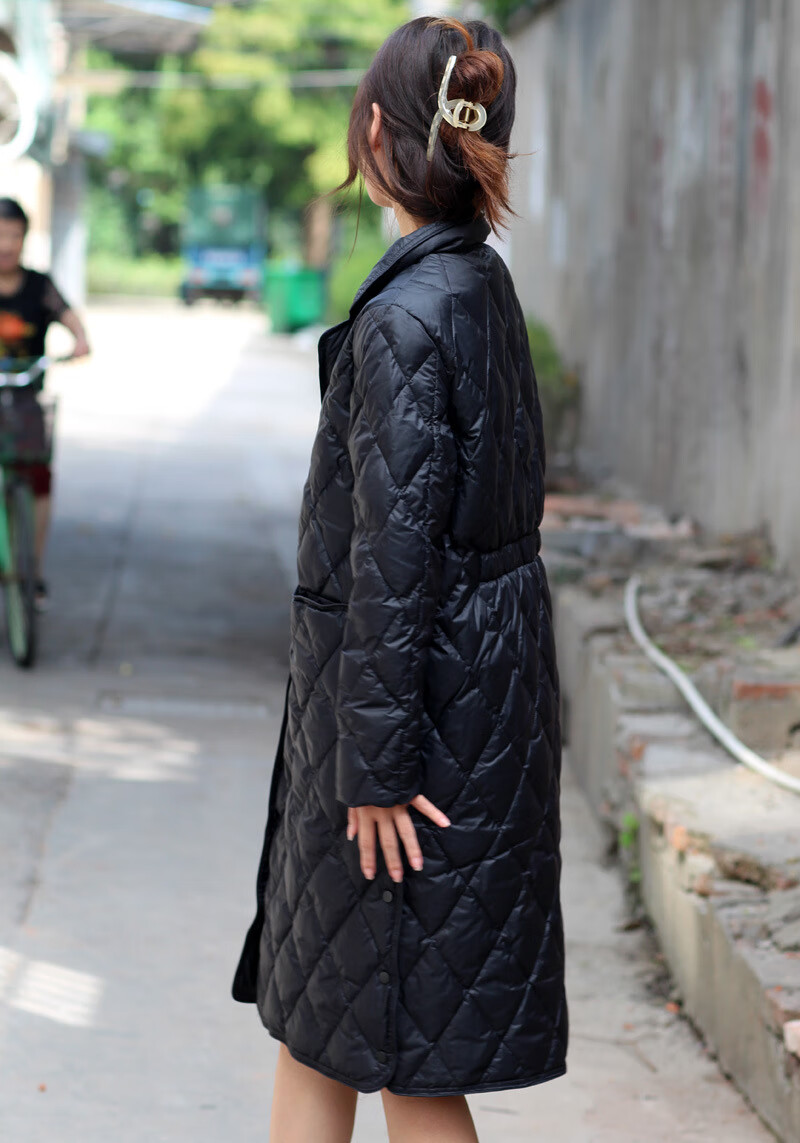 浙江嘉兴平湖九江羽绒服女生产基地2022新款四层做菱格欧美西装领轻薄