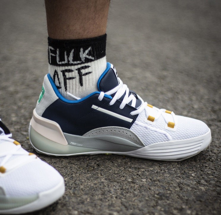 库兹马clyde hardwood考辛斯格林白黑白绿战靴缓震男子实战篮·球鞋