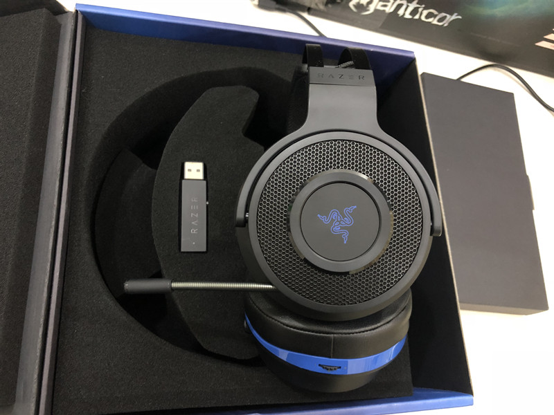 1电竞游戏耳机 盒装99新雷蛇战戟鲨7.