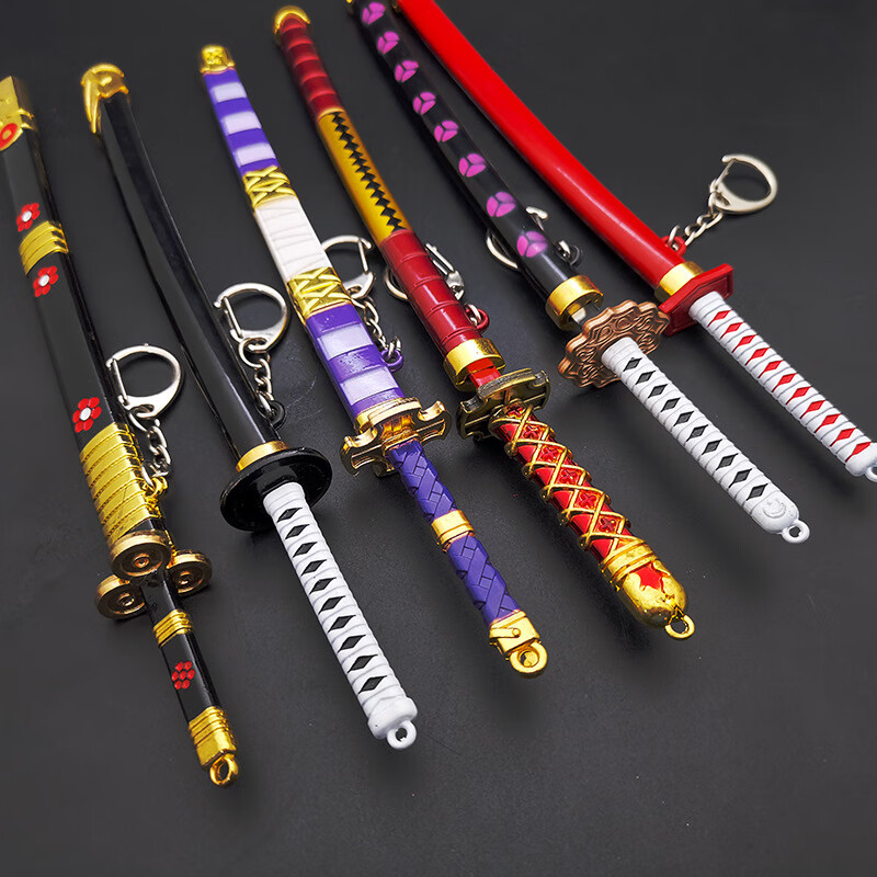 约22cm材质:锌合金产品:海贼王周边雪走三代鬼彻黑刀秋水索隆刀钥匙扣