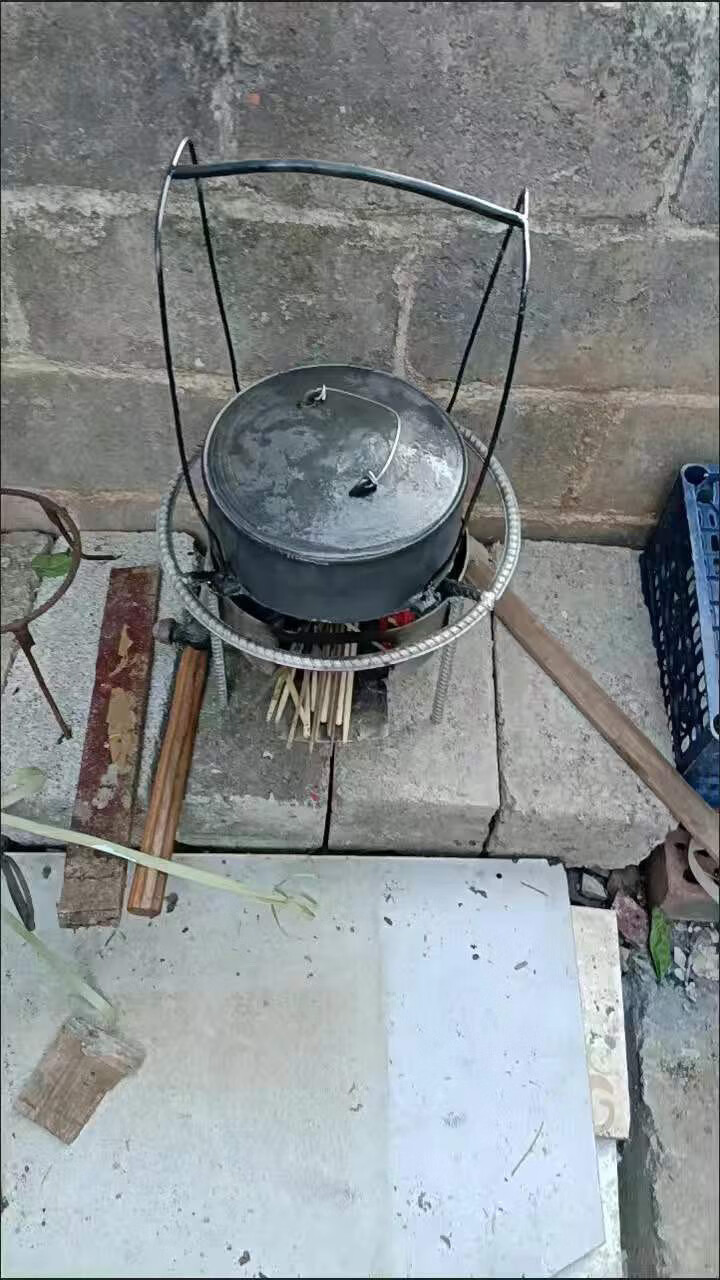 山头林村传统老式铸铁鼎锅生铁顶锅特厚老铁吊锅吊罐铁锅鸡煮饭鼎罐