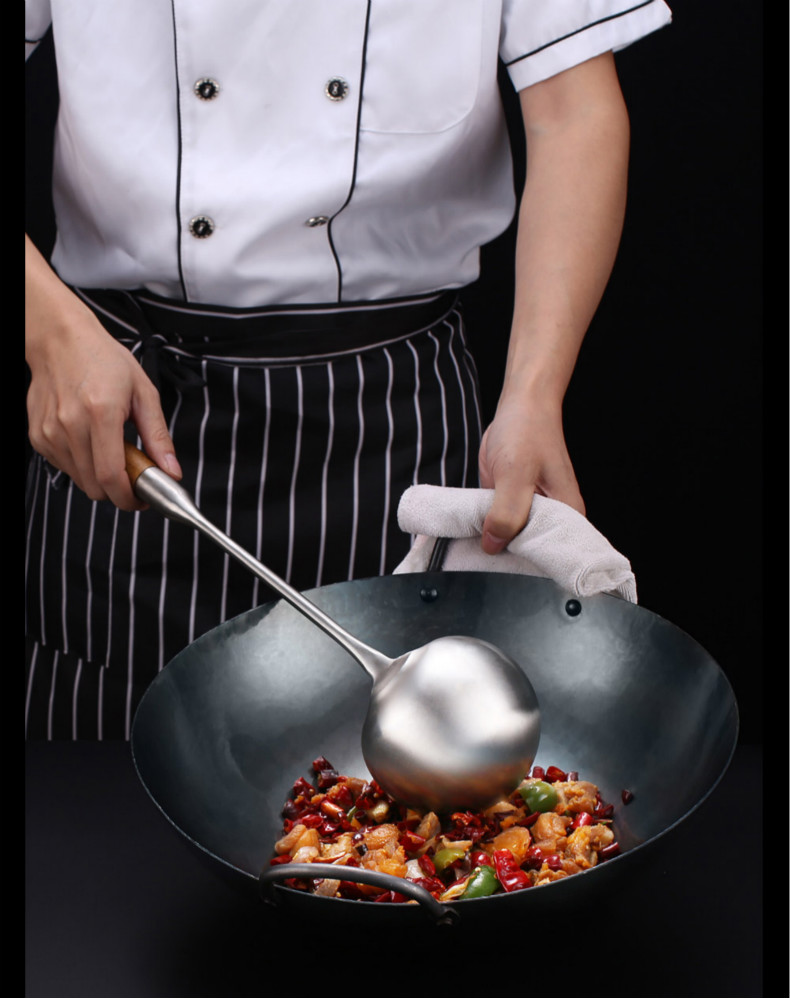 不锈钢炒勺饭店厨师商用炒菜勺子大号长柄老式汤勺木柄分菜勺4两钢柄