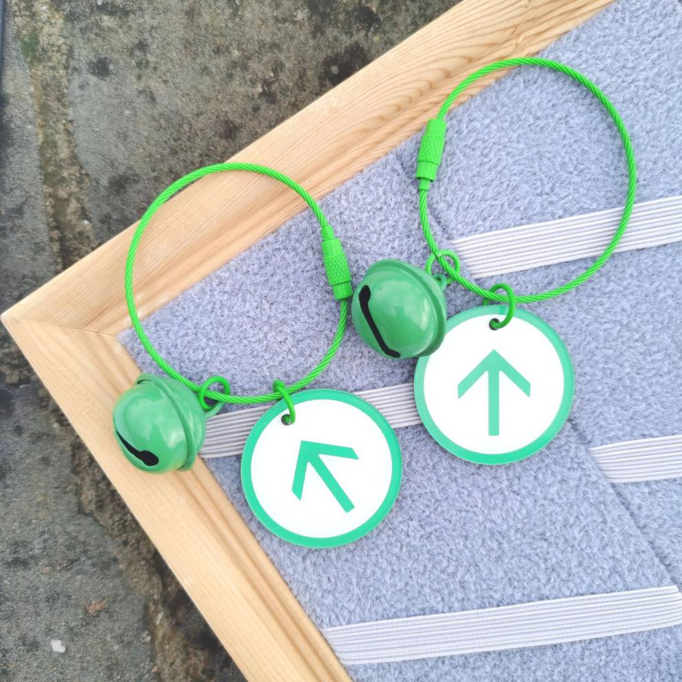 适用于绿码持有绿码挂件双面亚克力行程码箭头包包挂饰手作搭配挂链