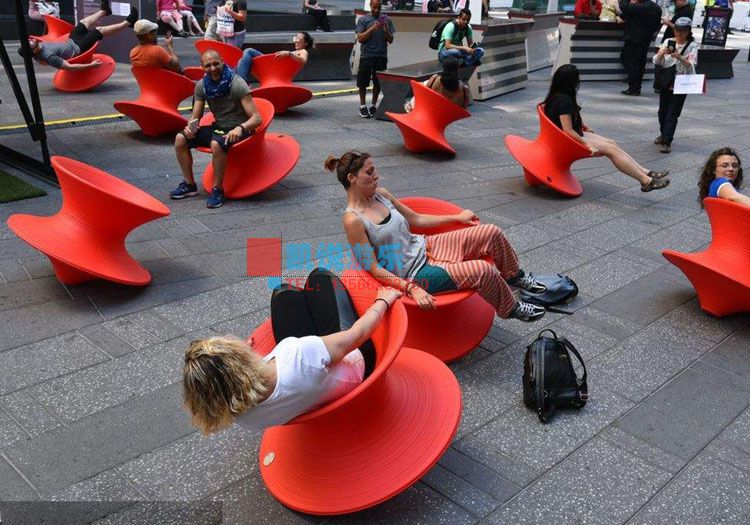 陀螺椅360度户外旋转椅儿童不倒翁陀螺凳子商场塑料休