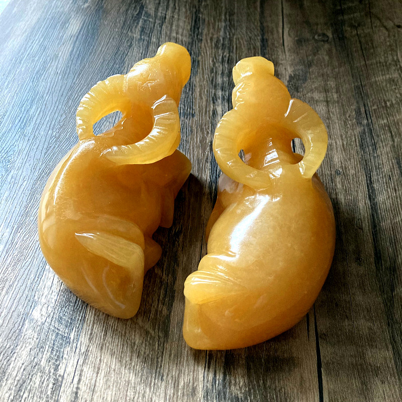 天然玉石牛摆件大号生肖水牛居办公室装饰黄玉卧牛手工雕刻 长35厘米