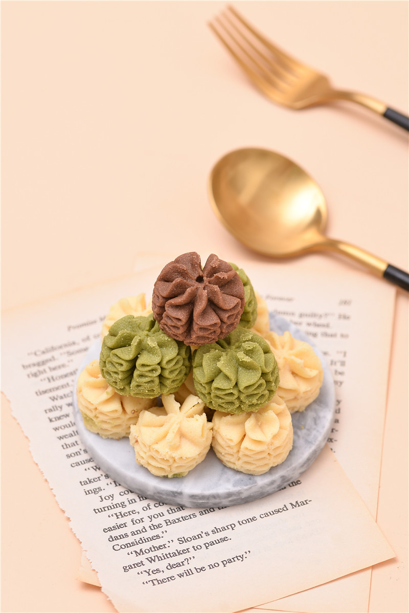 网红糕点冰淇淋小花手工曲奇饼干生日礼物伴手礼高颜值零食 三拼铁盒