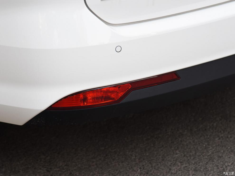 适用于宝骏360后尾灯总成左右内外灯转向刹车灯罩360后雾灯后杠灯 副