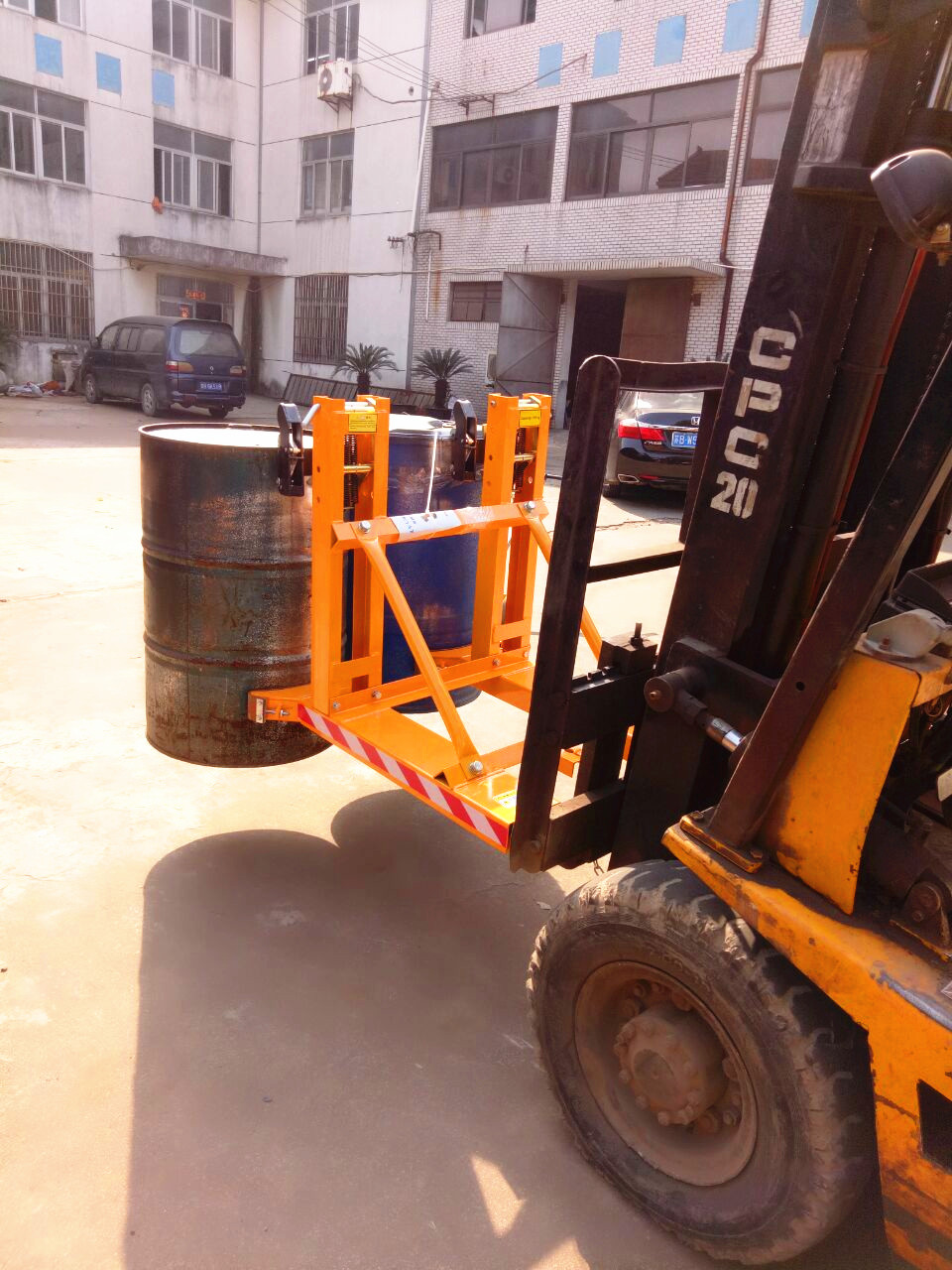 定制油桶搬运夹具油桶夹具叉车油桶夹鹰嘴夹具抱桶器油桶起重装卸 dg