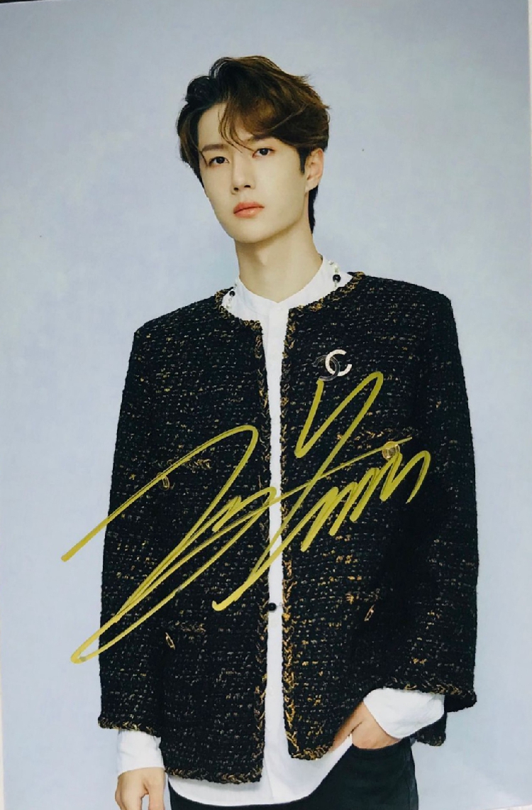 王一博 肖战 亲笔签名照片 多款 泰国见面会 陈情令 亲笔签名照 明星