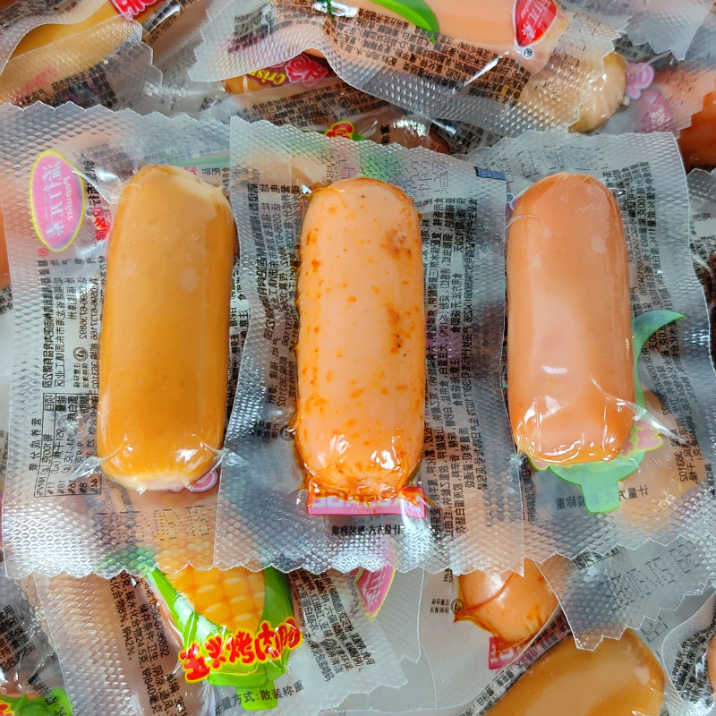 流行元素脆皮肠袋装即食烟熏烤香辣肠火腿肠热狗办公室休闲零食品
