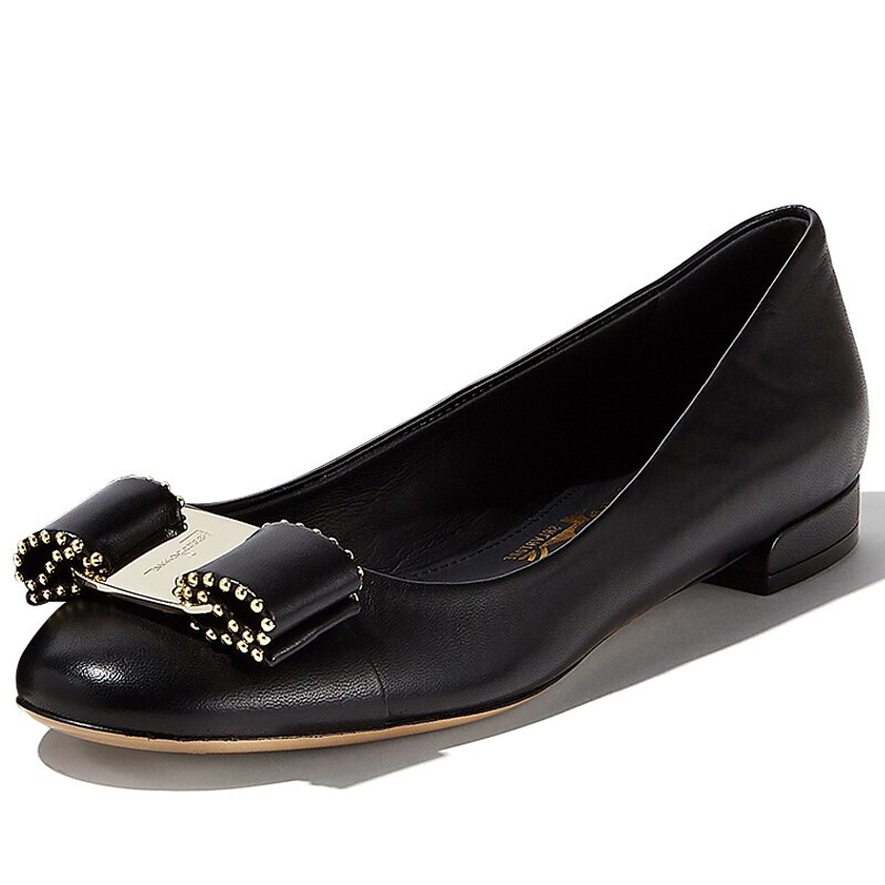 中检鉴定ferragamo菲拉格慕女鞋牛皮经典铆钉蝴蝶结中跟皮鞋0691365