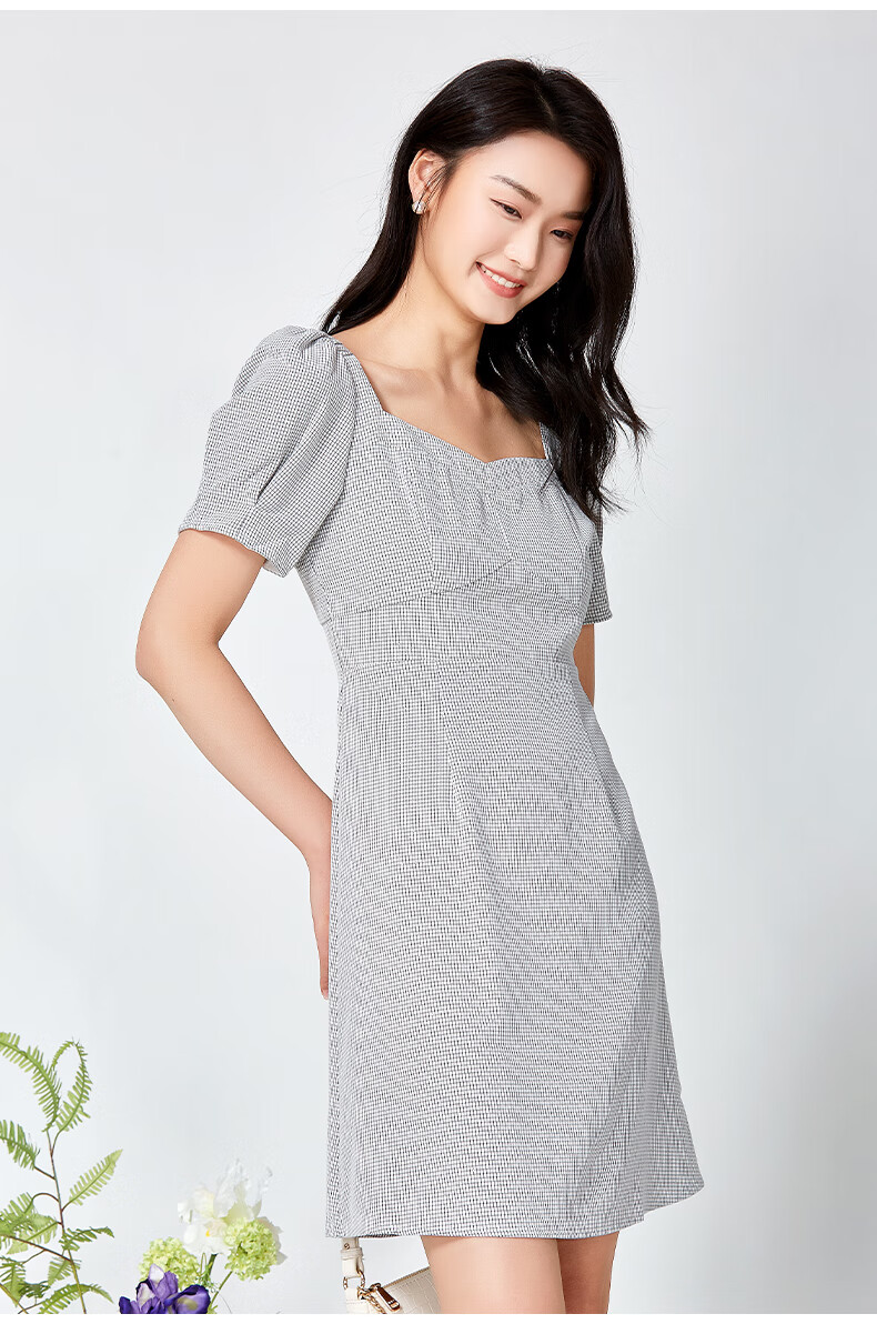 阿依莲2022年夏季新款优雅闪钻短袖方领连衣裙简约高腰短款裙子 柔雾