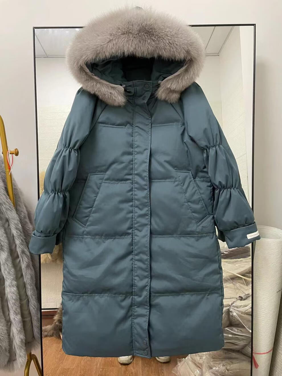 浙江嘉兴平湖九江羽绒服女生产基地大毛领白鸭绒常规羽绒服女冬小个子