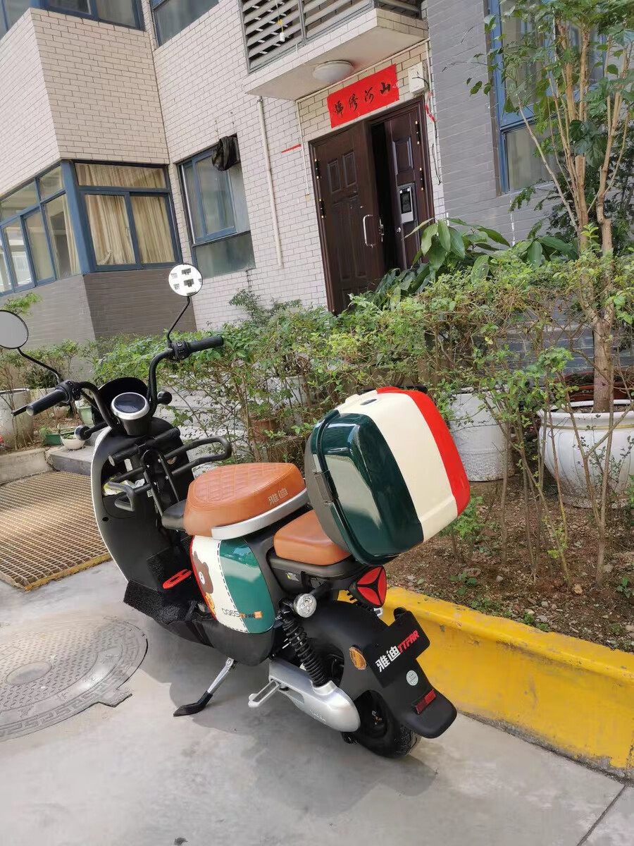 雅迪de2尾箱套装电动车dq6de8dt6dm6加厚靠背原厂后备箱置物箱储物