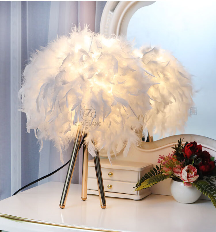 北欧跨境创意羽毛台灯 金色黑色白色三叉火片半球ins床头灯饰华迪诺