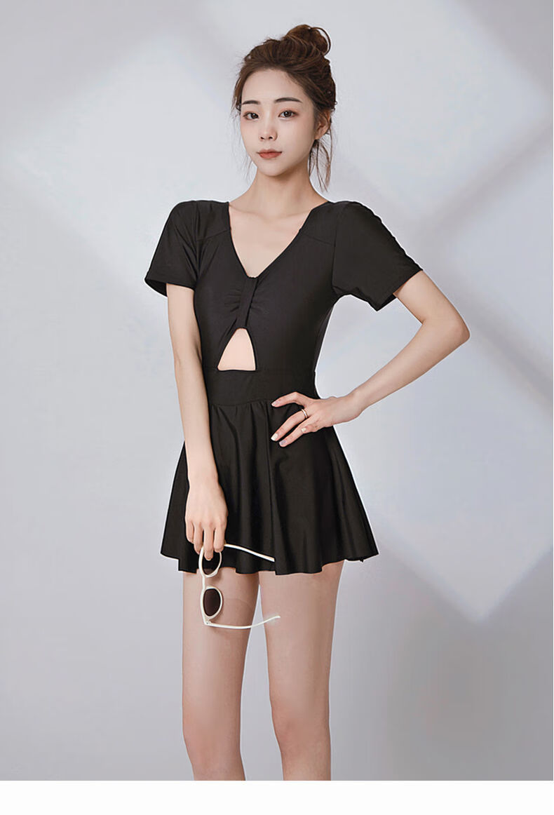 泳衣女连体裙式平角保守遮肚显瘦小胸短袖韩国时尚性感温泉泳装黑色m