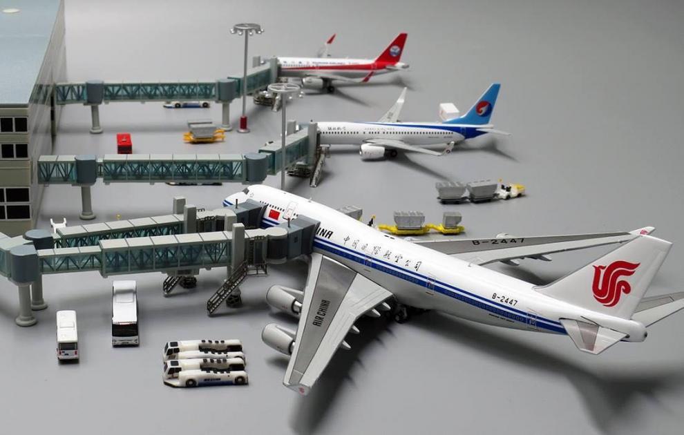 航空客机模型登机廊桥 jcwings 1:400飞机模型场景廊桥 地勤 登机梯