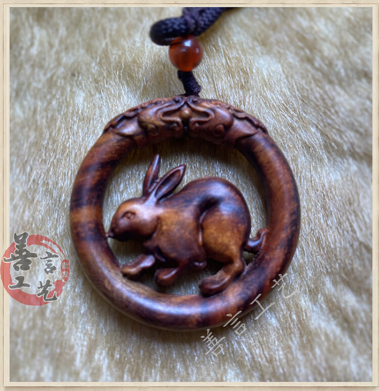 海南黄花梨吊坠海南木兔吊坠十二生肖兔子项链木质兔牌挂件兔形饰品