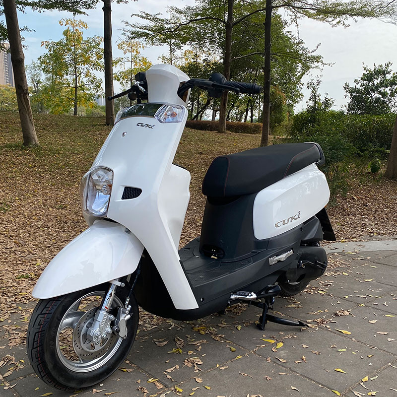 增城全新国四电喷摩托车踏板车整车可上牌雅马哈酷奇s5摩托车100c灰色