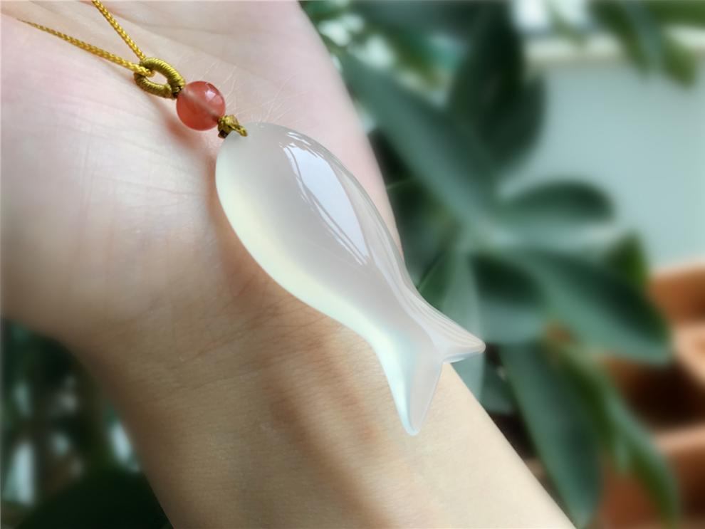 冰种玉髓鱼吊坠 鱼形玉佩简约风玉石饰品 男女款 黑绳大鱼【图片 价格