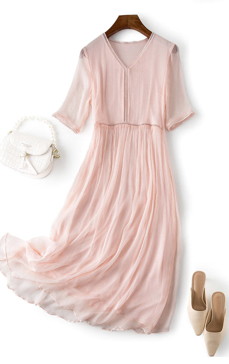 白色冰丝连衣裙女中长款2022新款妈妈夏装时尚雪纺沙滩裙加大长裙黑色