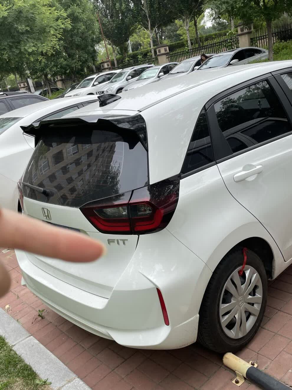 适用于2021款飞度尾翼新四代1420三代无损改装1420款飞度原车烤漆奥夫