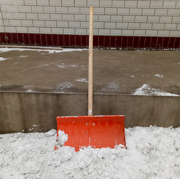 推雪铲全钢铲雪除雪工具多功能塑料加厚大号推雪板农用除铲雪锹 红色