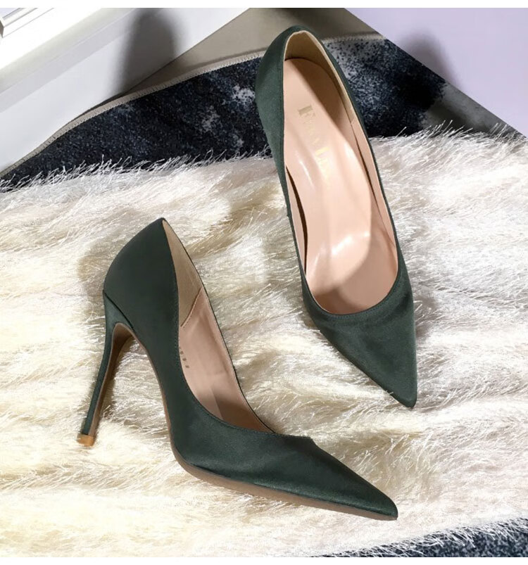 8厘米浅色高跟鞋婚纱照百搭绸缎面裸色少女尖头高跟单鞋细跟成人礼婚