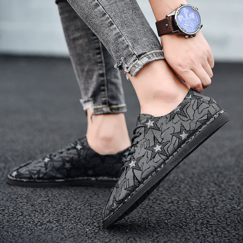 秋季男士平板鞋轻便显脚小休闲鞋潮流百搭黑色平底皮质男板鞋新款