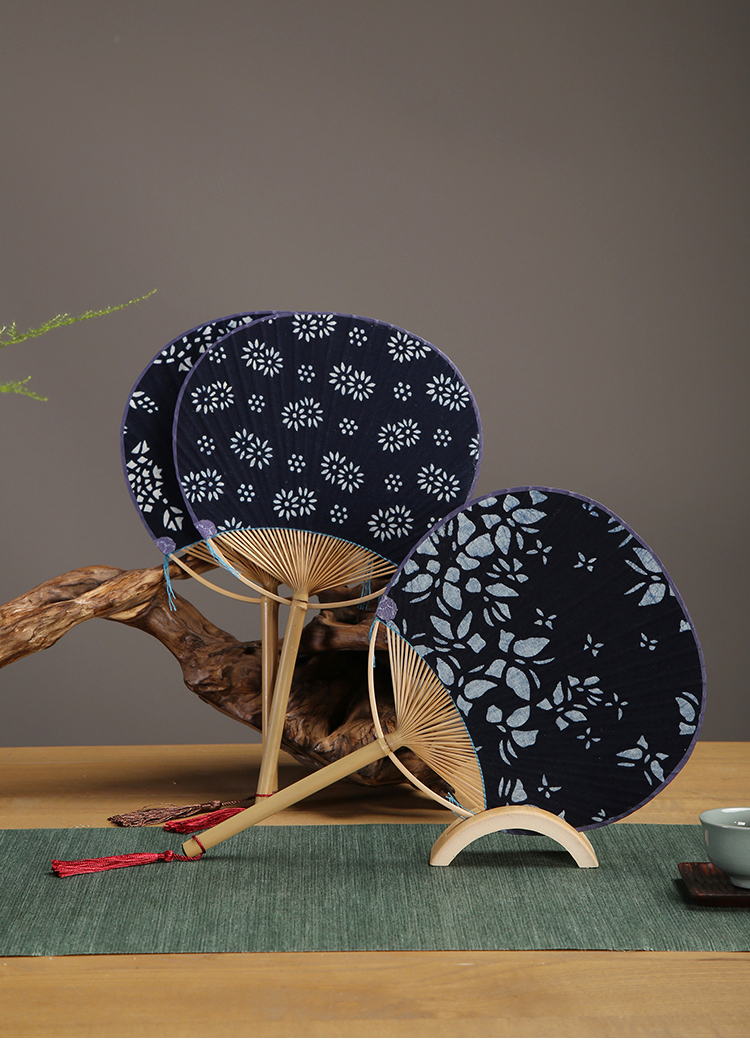 蓝印花布扇子 中式复古风棉布扎染印青蓝花布面整竹团扇面女宫扇子
