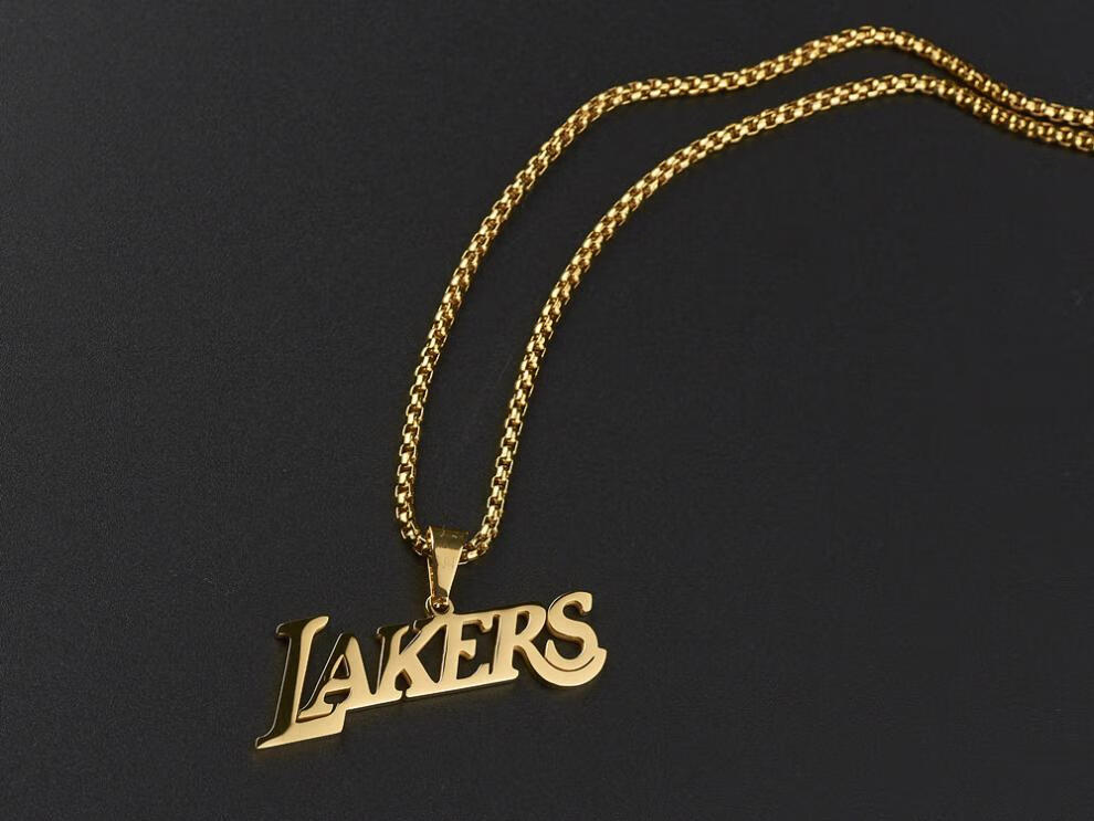 魔幻公主屋黑曼巴科比湖人队lakers标志纪念项链nba钛钢logo吊坠潮