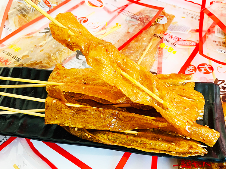 老式大撸串8090后儿时怀旧大辣串辣条甜辣串串香豆腐皮零食春田之光