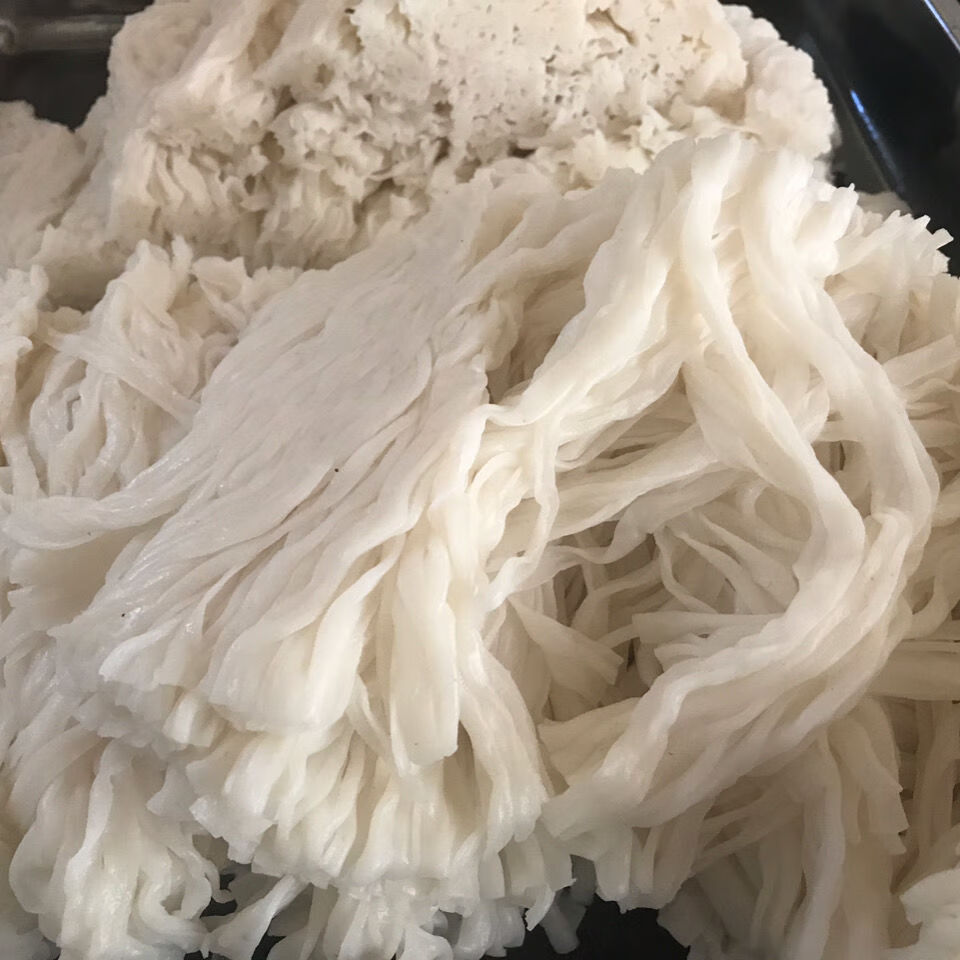 猪肠碌材料,有半斤皮,1斤条粉,也可以根据自己要求下单……为了粉皮的