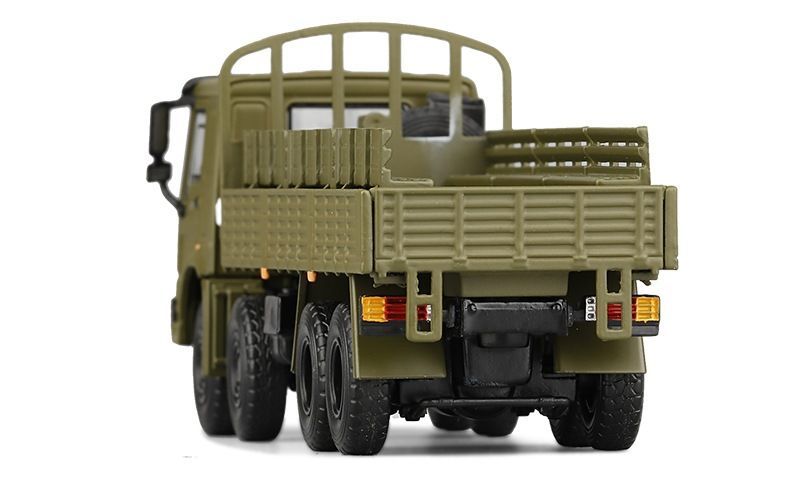 1/64豪沃8x8军事卡车运兵八轮平衡轴合金车身车底模型玩具男孩收藏