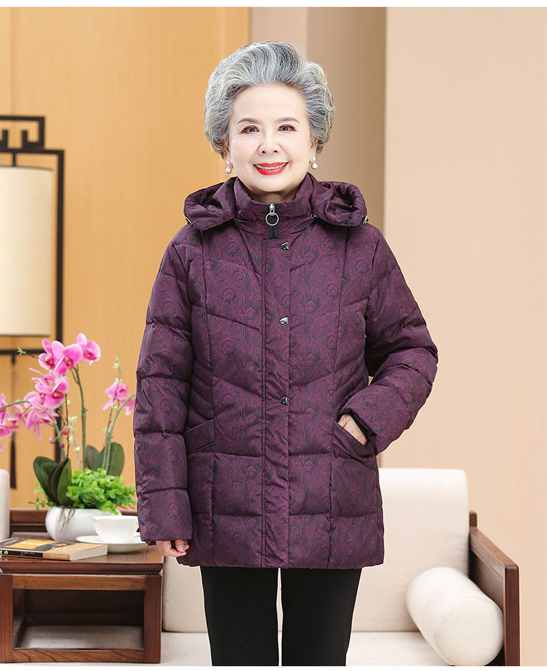雪中飞中老年人羽绒服女短款60岁宽松妈妈加厚冬装太太老人衣服奶奶