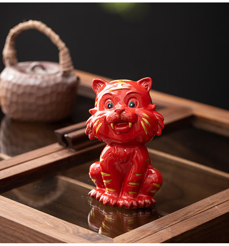 红色陶瓷小老虎摆件 卡通可爱生肖虎客厅办公室桌面装饰工艺品 卡蔓派