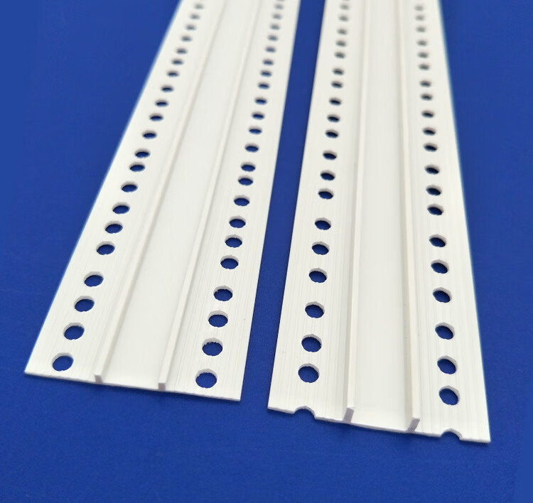 白色外墙分隔槽u形线条pvc塑料带覆膜仿石漆水包砂凹槽海棠角护角 10*