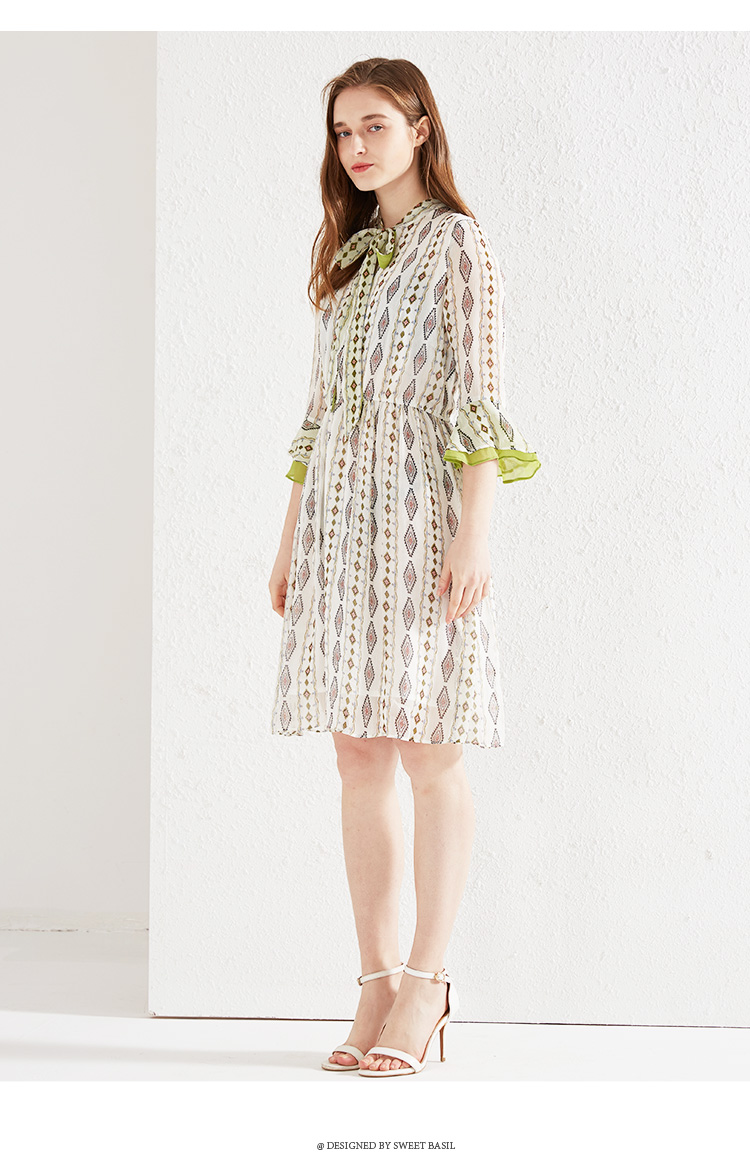 紫淑春装2018新款女连衣裙复古温柔风连衣裙格子荷叶袖渡假长裙女 白