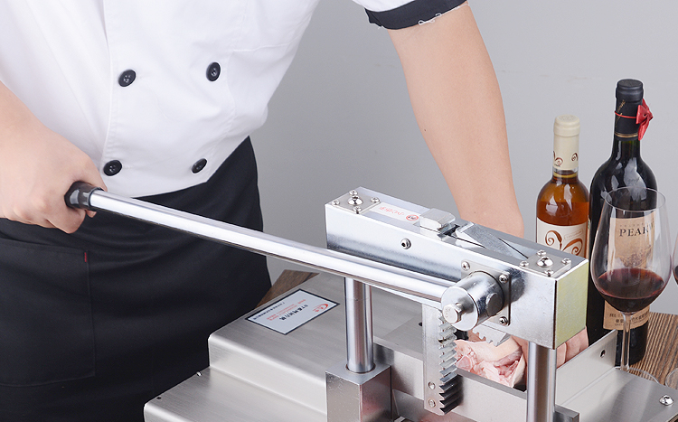 扎骨机收到了,感觉质量挺好的,崭新的,和图片描述的一样的,用起来也很