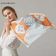 Maria Gucci MARJA KURKI sciarpa in seta sciarpa quadrata da donna in seta sciarpa in seta madre sciarpa quadrata piccola sciarpa in seta di gelso confezione regalo Qingmeng Xinghe arancione