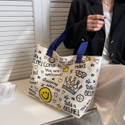 Yang Xueqiu borsa di tela borse di vendita femminile borsa di grande capacità 2022 nuova borsa di smiley stampata ins stile borsa della spesa a mano tote bag femminile Disney beige