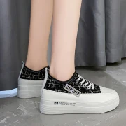 Xiaoxiangfeng の女性の靴 2022 春と秋の新しいインナー高揚小さな白い靴プラットフォーム厚底靴オールマッチ カジュアル キャンバス シューズ黒 36