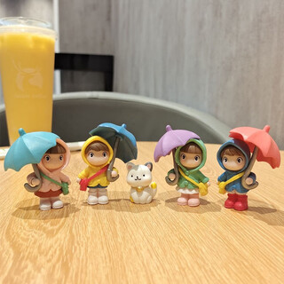 Gelun cute cartoon desktop character ornaments creative office healing mini couple micro landscape decoration 4 dolls holding umbrellas + 1 kitten combo pack