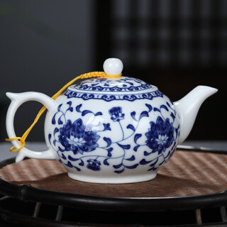 Shengtianxia jingdezhen ceramic blue and white porcelain small teapot glazed color filter tea single pot small kung fu tea set hand-held pot panzhilian-320ml