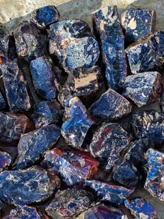 Yixiang natural mineral burmese amber raw stone