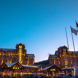 Tonghua wanfeng wuzhou crown hotel december 10th - december 14th deluxe twin bed (excluding ski equipment)